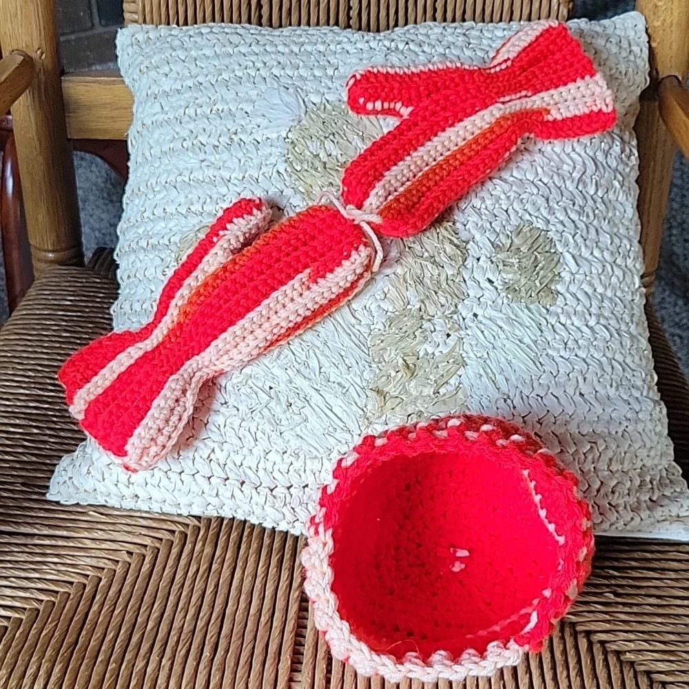Handmade hat and mittens, size 3-4 years